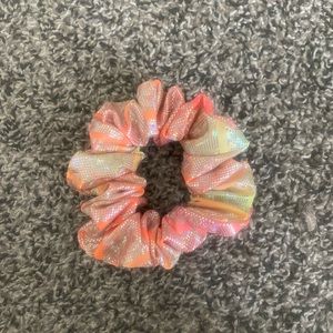 THE HEADLINER DEW DEWEDIT KAITLYN BRISTOWE SCRUNCHIE